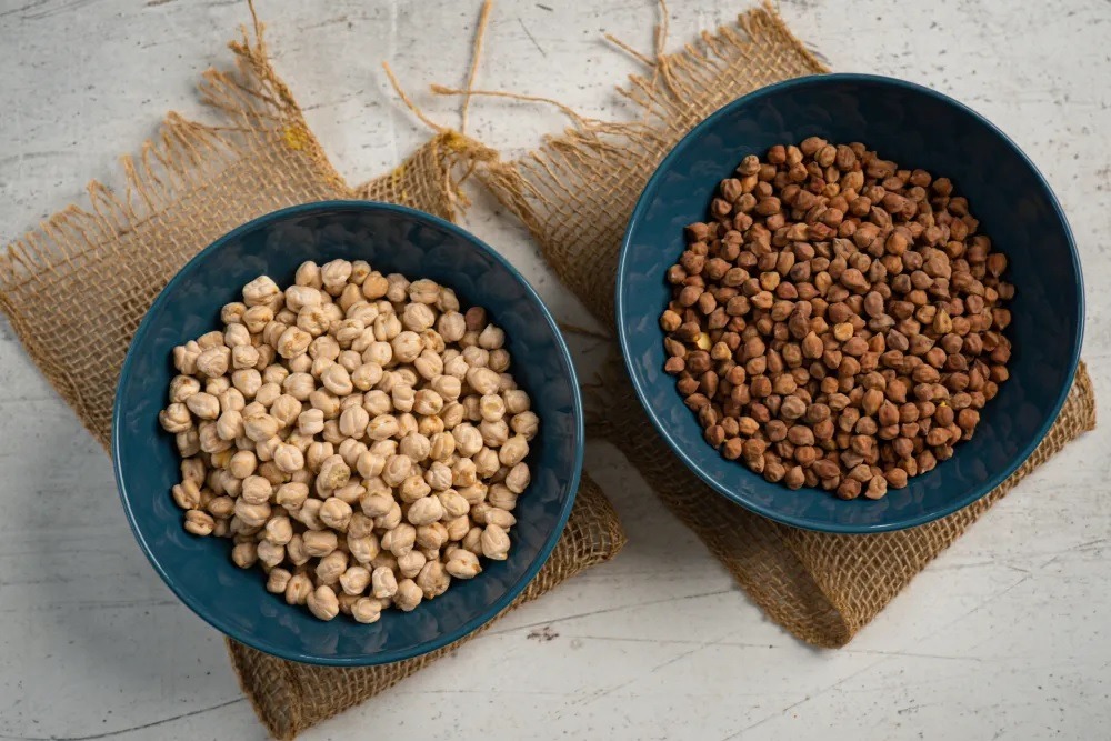 Buy white and brown chickpeas